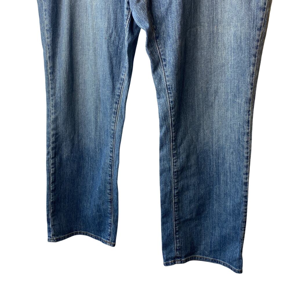 L.L. Bean Favorite Fit Medium Rinse Straight Leg Jeans Women's Size 20 - Picture 4 of 6